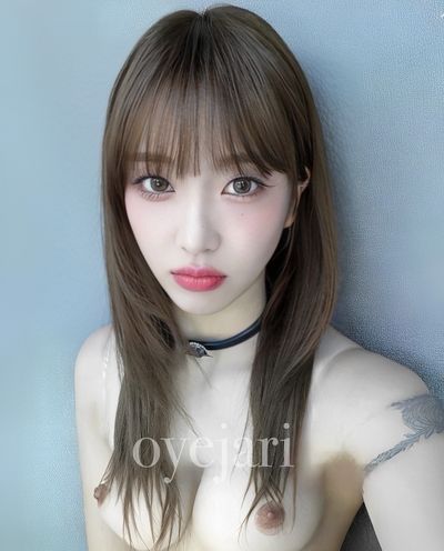 Sumin - shows tits