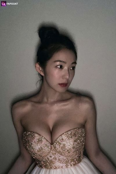 Irene - shows tits