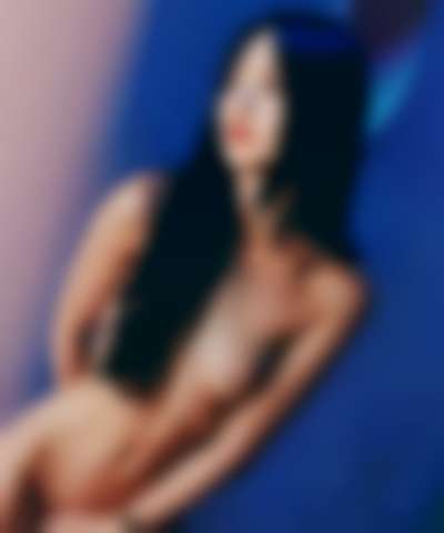 Hanni - nude