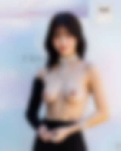 Momo - shows tits