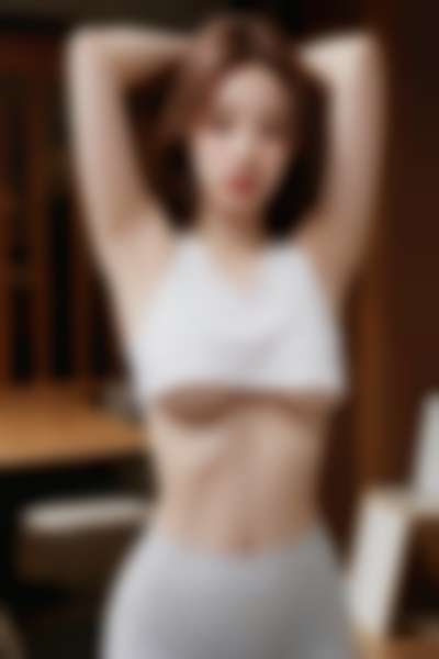 Yuqi - nude