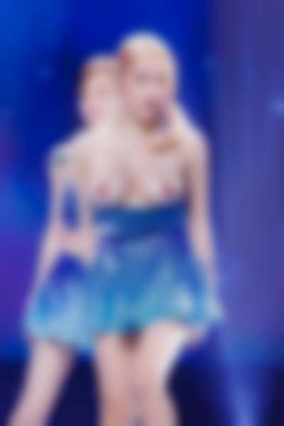 Shuhua - public nude