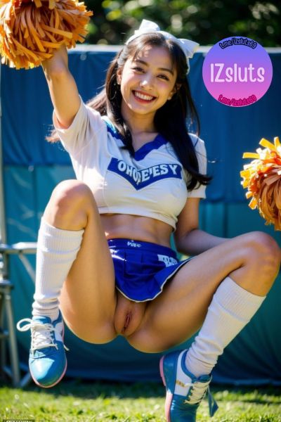 Jihyo - shows pussy