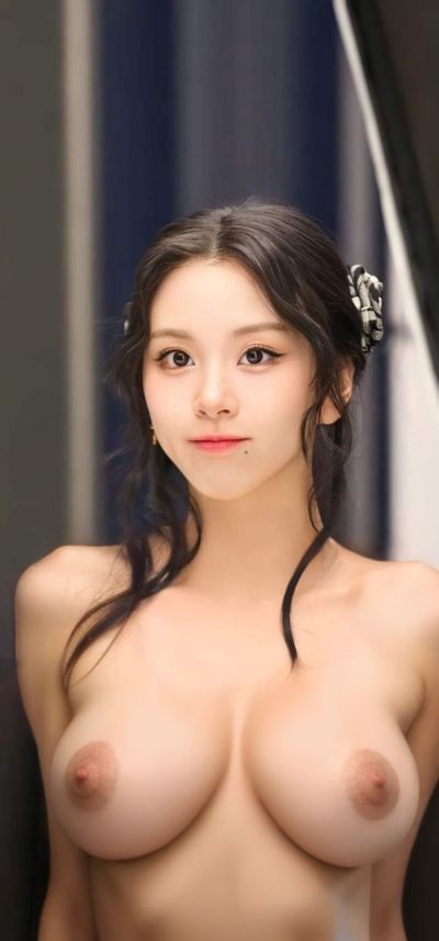 Chaeyoung - shows boobs
