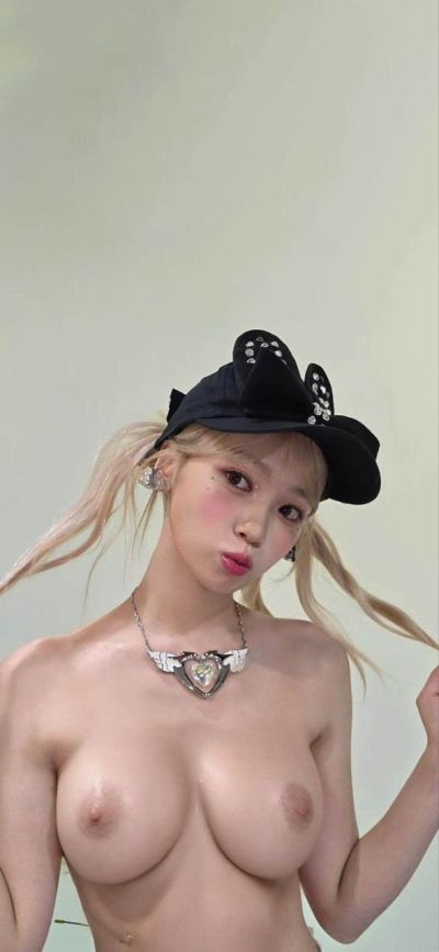 Chaewon - shows boobs