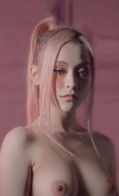 Gahyeon - shows boobs