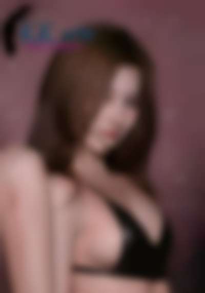 Sana - nude on stage
