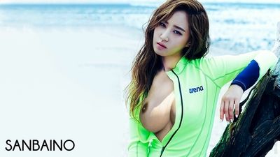 Yuri - shows tits