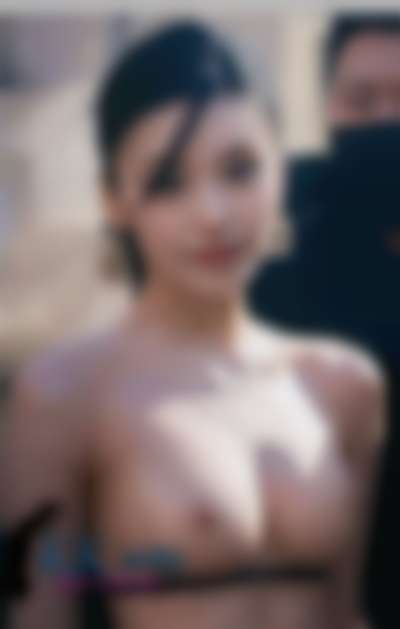 Yeji - shows boobs