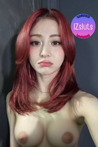 Yunjin - shows tits