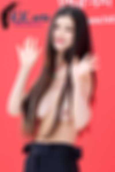 Danielle - shows tits