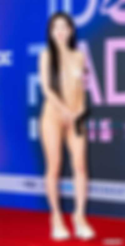 Arin - nude public