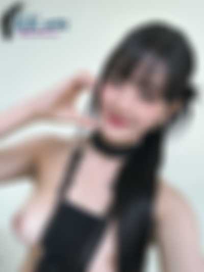 Minnie - shows boobs