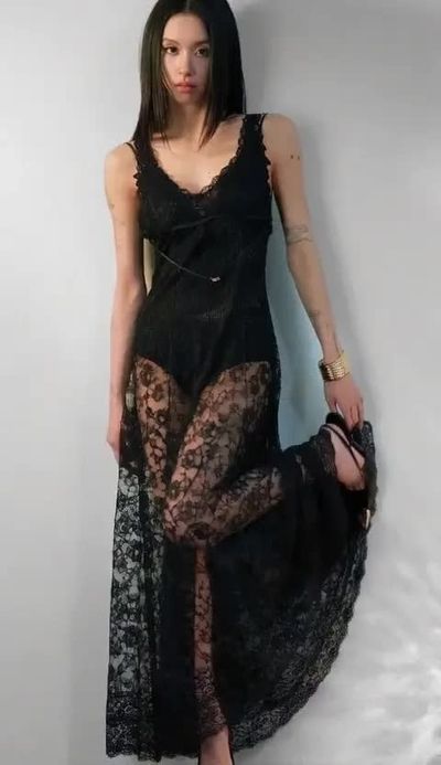 Chaeyoung - shows boobs