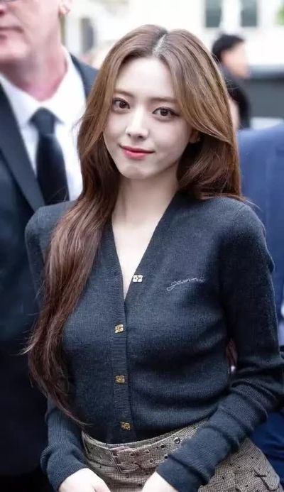 Yuna - shows tits
