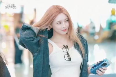 Yuna - shows tits