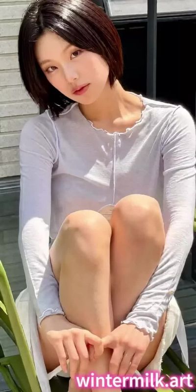 Yeji - shows pussy