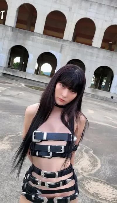 Seulgi - shows boobs