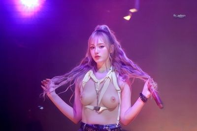 Liz - shows tits