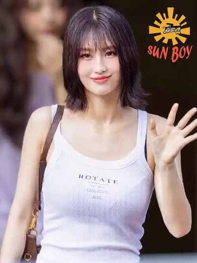 Momo - shows tits