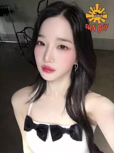 Yooyeon - shows tits