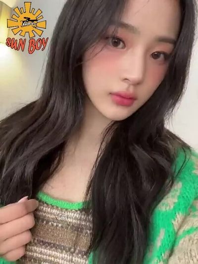 Minji - shows tits