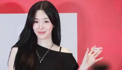 Tiffany - shows tits