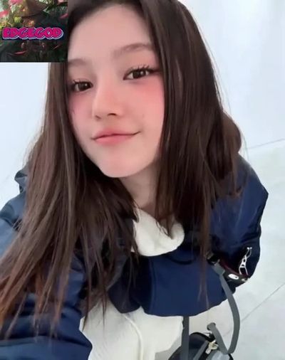 Danielle - play with pussy