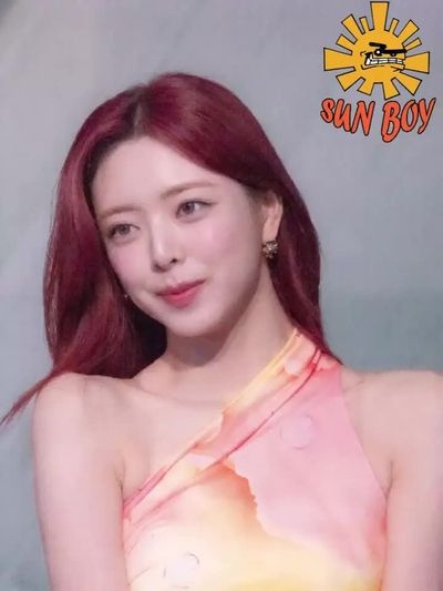 Yuna - shows tits