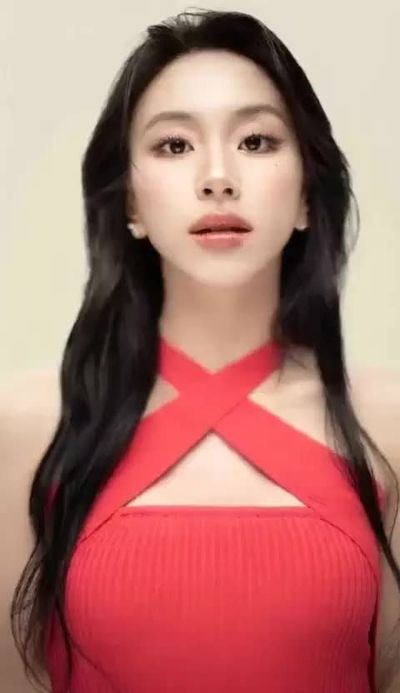 Chaeyoung - shows tits