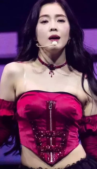 Irene - shows boobs