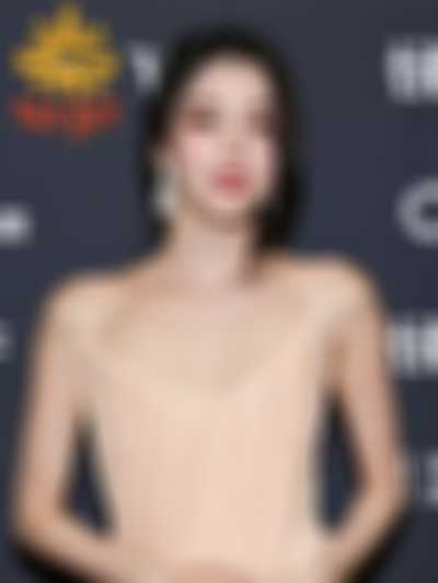 Han So Hee - shows tits