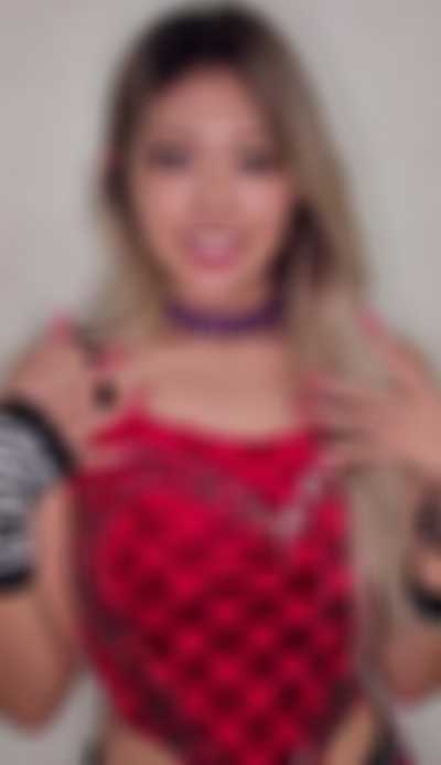 Yel - shows tits