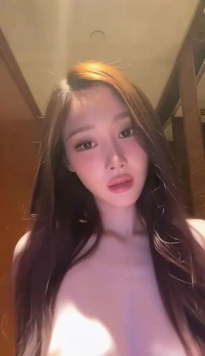 Giselle - shows tits