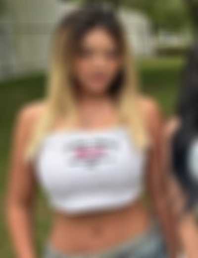 Yel - shows tits