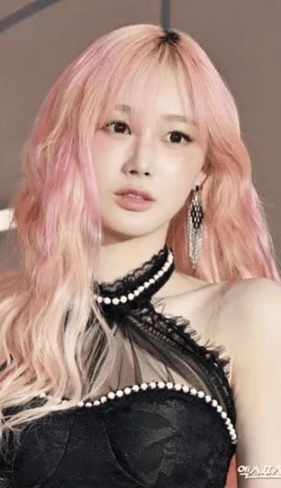 Giselle - shows tits