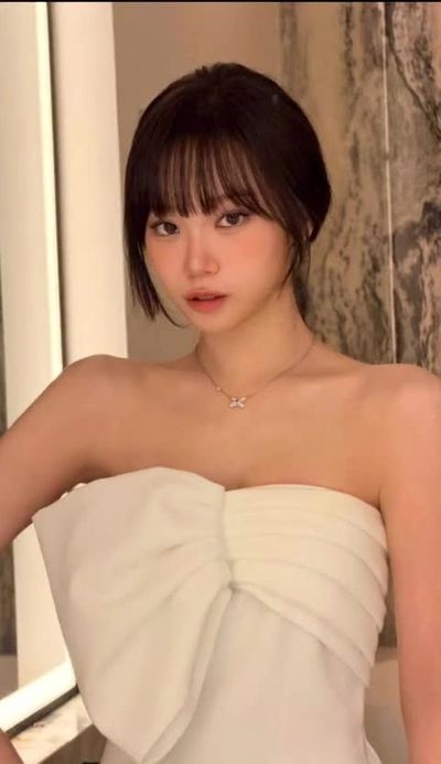 Chaewon - shows tits