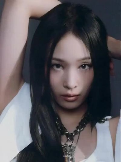 Annie - play with pussy