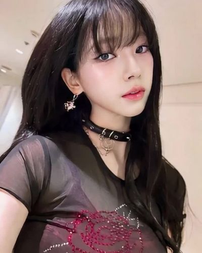 Karina - gives handjob