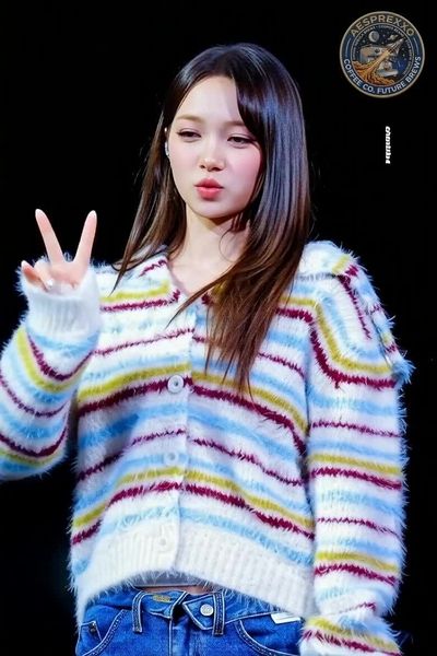 Chaewon - shows boobs