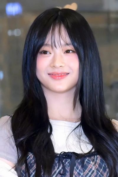 Hanni - riding on dick