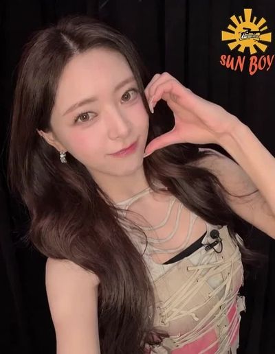 Yuna - shows tits