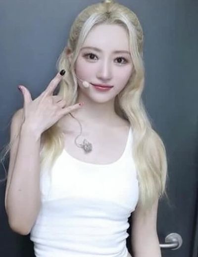 SuA - cum on face