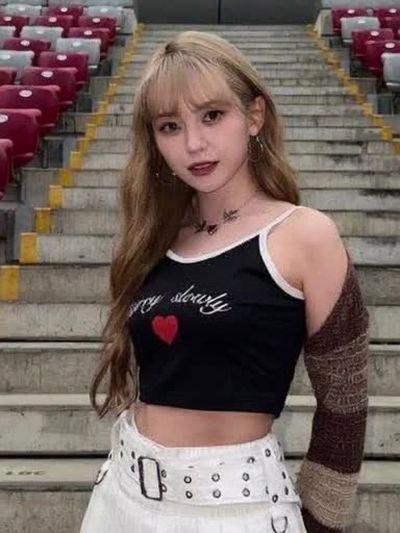 Mashiro - shows tits