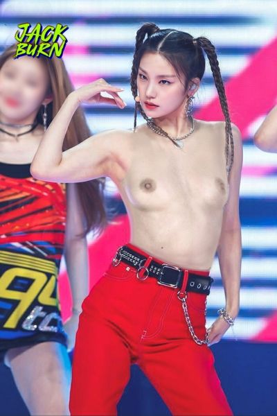 Yeji - shows tits