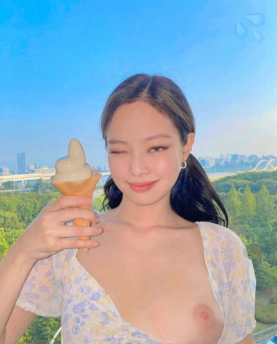 Jennie - nude