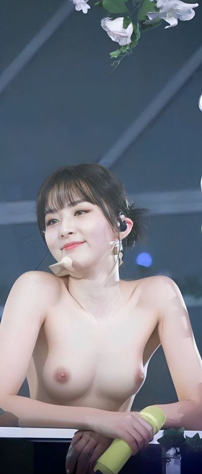 Seulgi - shows tits